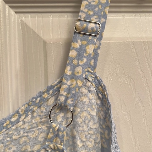 Urban Romantics brand size L pullover sleeveless top-NWT - Picture 5 of 6